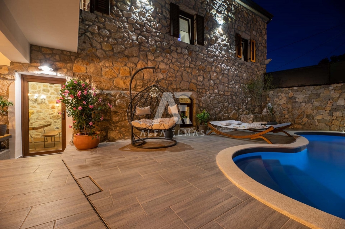 Vrbnik, okolica, mediteranska kamnita vila z bazenom!! ID 320