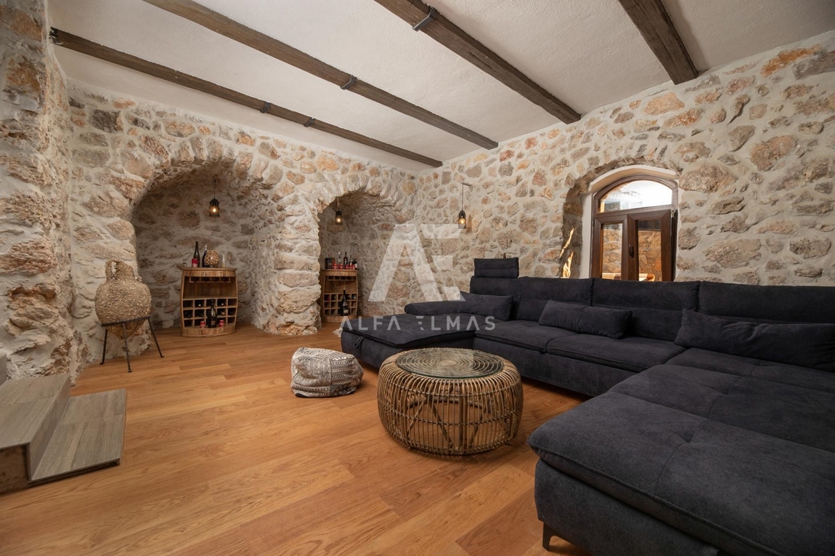 Vrbnik, okolica, mediteranska kamnita vila z bazenom!! ID 320