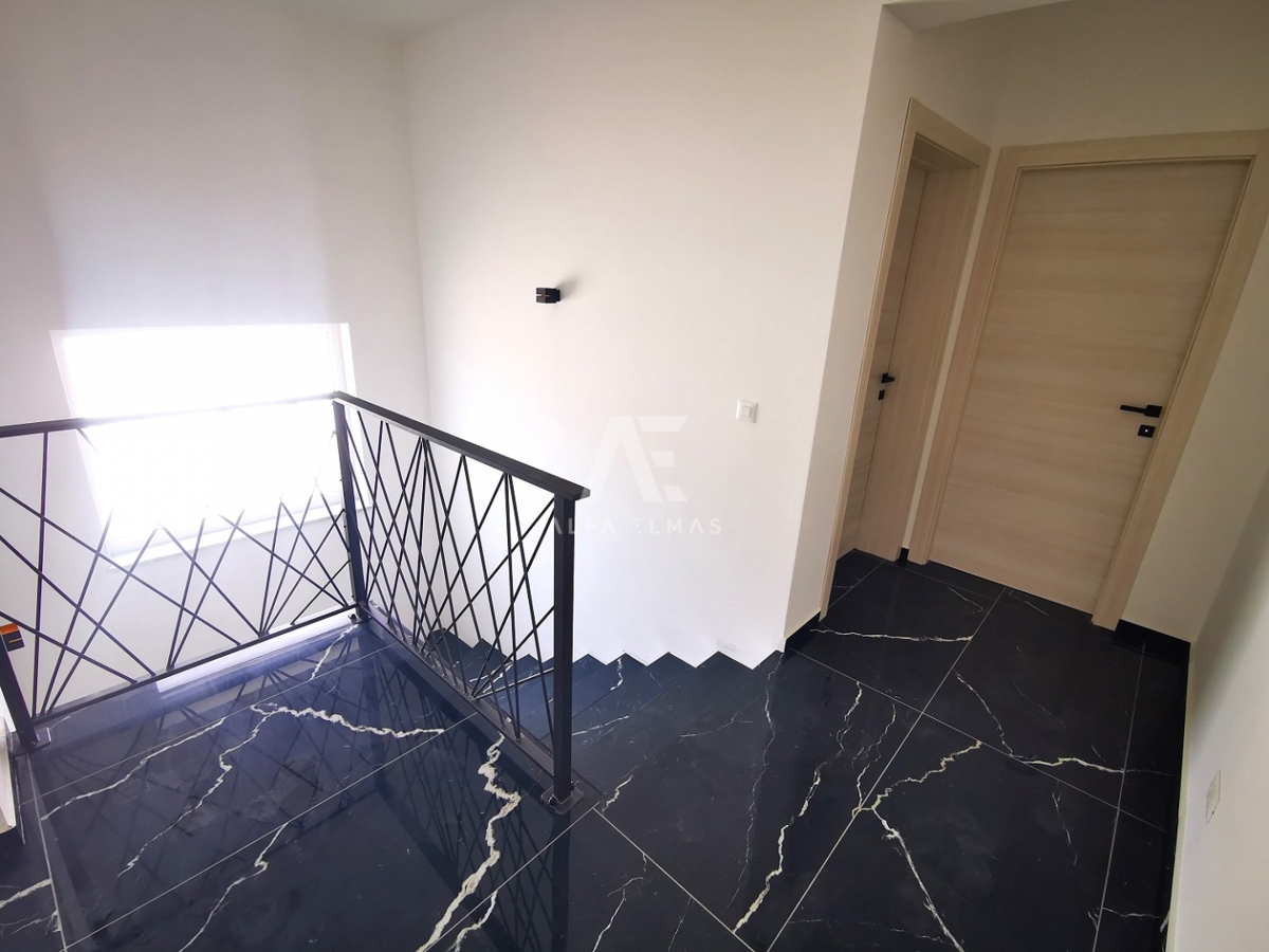 Samostojna mediteranska vila z bazenom na Krku - ID 400