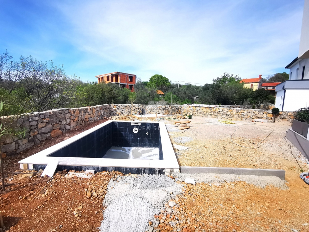Samostojna mediteranska vila z bazenom na Krku - ID 400