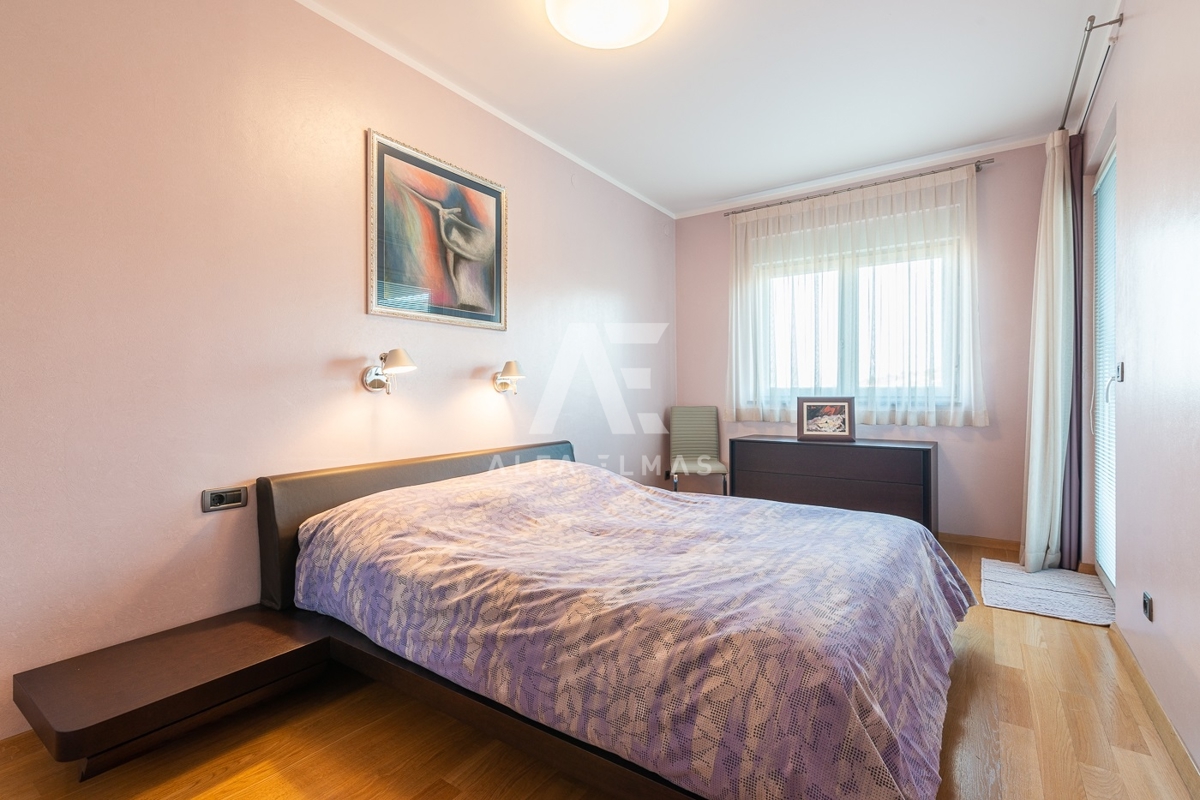 Vrbnik, trisobno stanovanje s čudovitim pogledom na morje!! ID 453