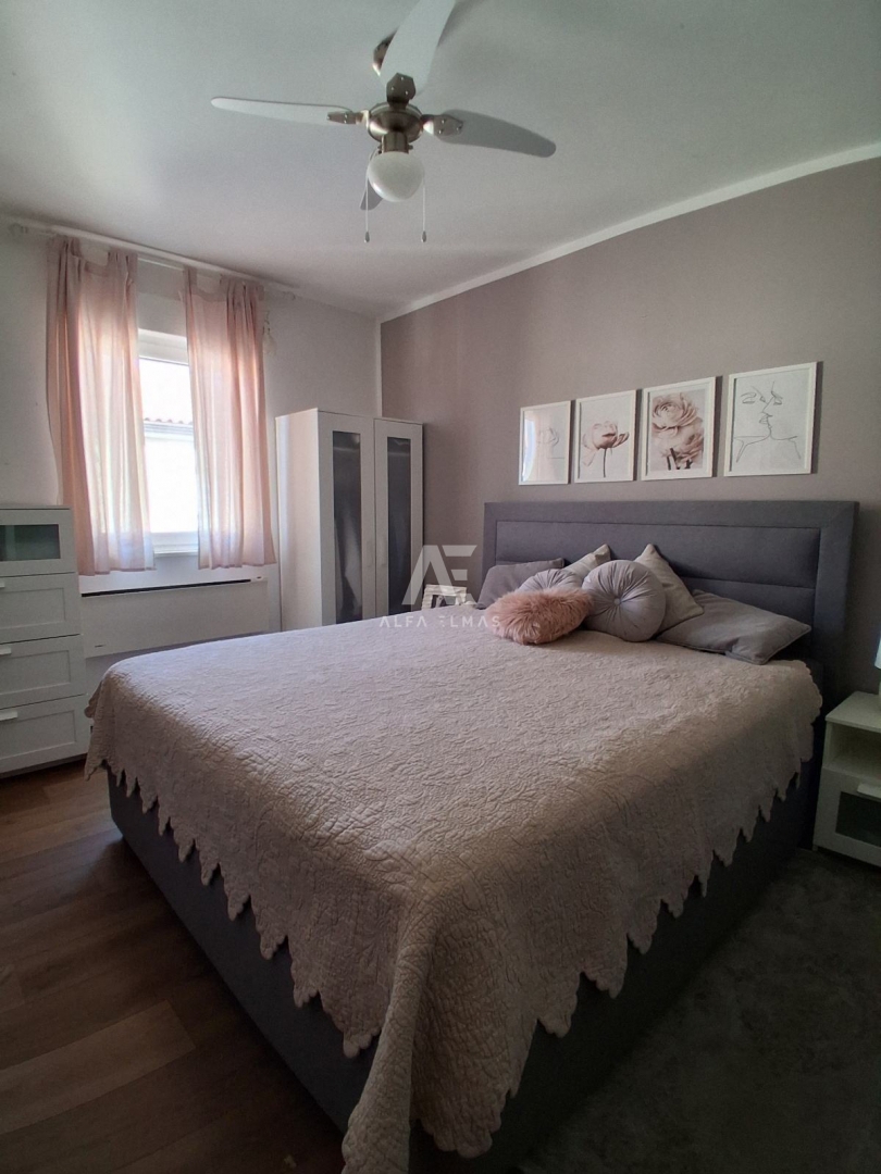 Opremljeno stanovanje z razgledom na morje v mirnem delu Viškova ID 649