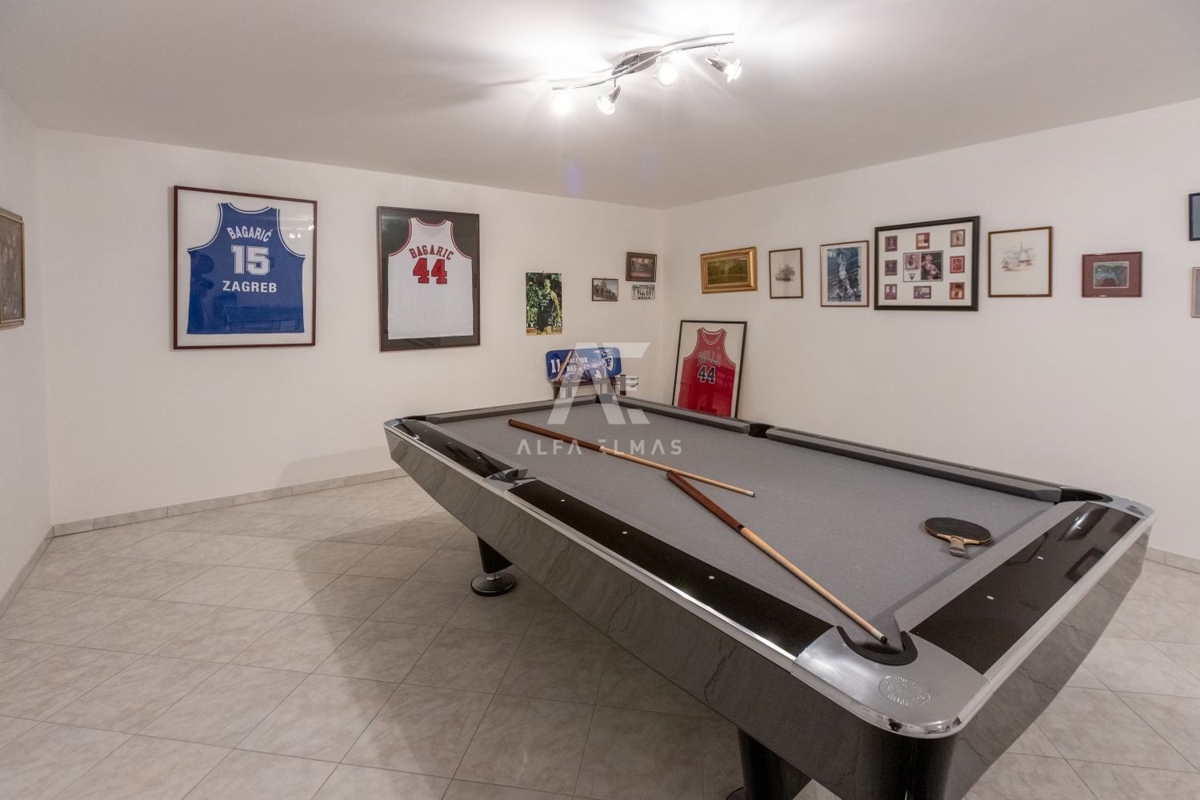 Crikvenica, luksuzna vila z bazenom in pogledom na morje! ID 657