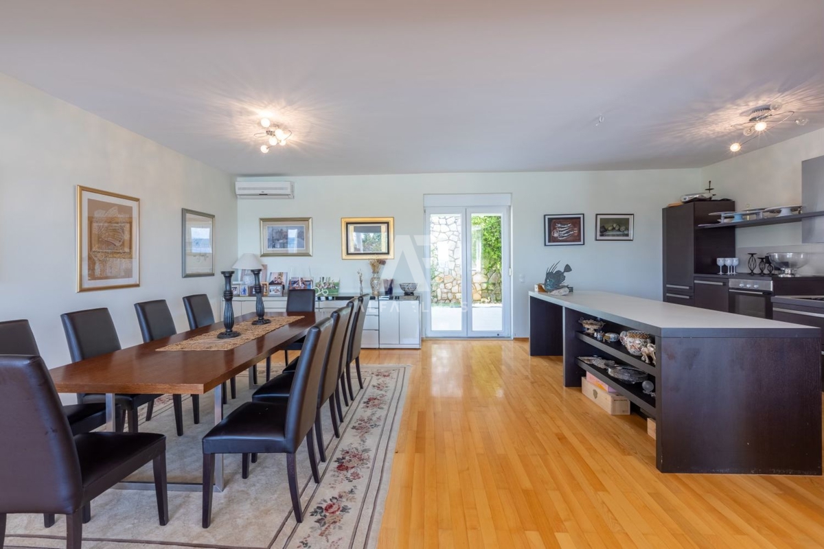 Crikvenica, luksuzna vila z bazenom in pogledom na morje! ID 657