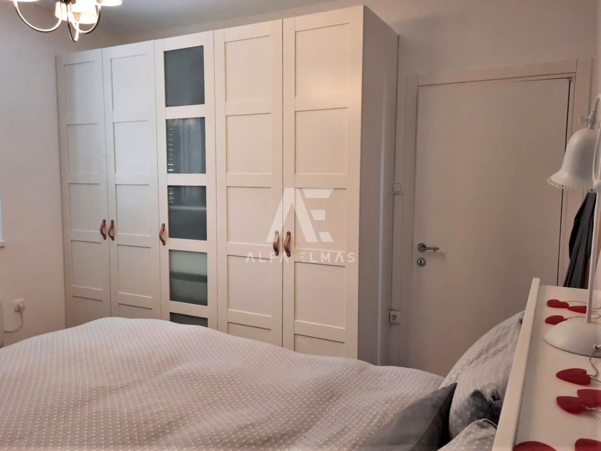 Krk, okolica, delno adaptiran dvojček. ID 59