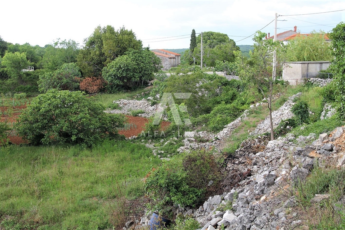 Krk, okolica, delno adaptiran dvojček. ID 59