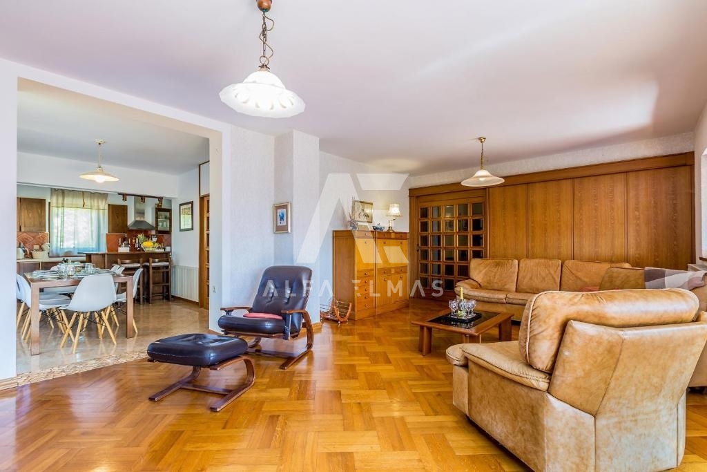 Krk, okolica, hiša s tremi apartmaji na mirni lokaciji! ID 84