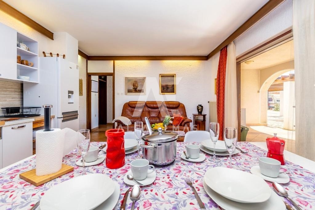 Krk, okolica, hiša s tremi apartmaji na mirni lokaciji! ID 84