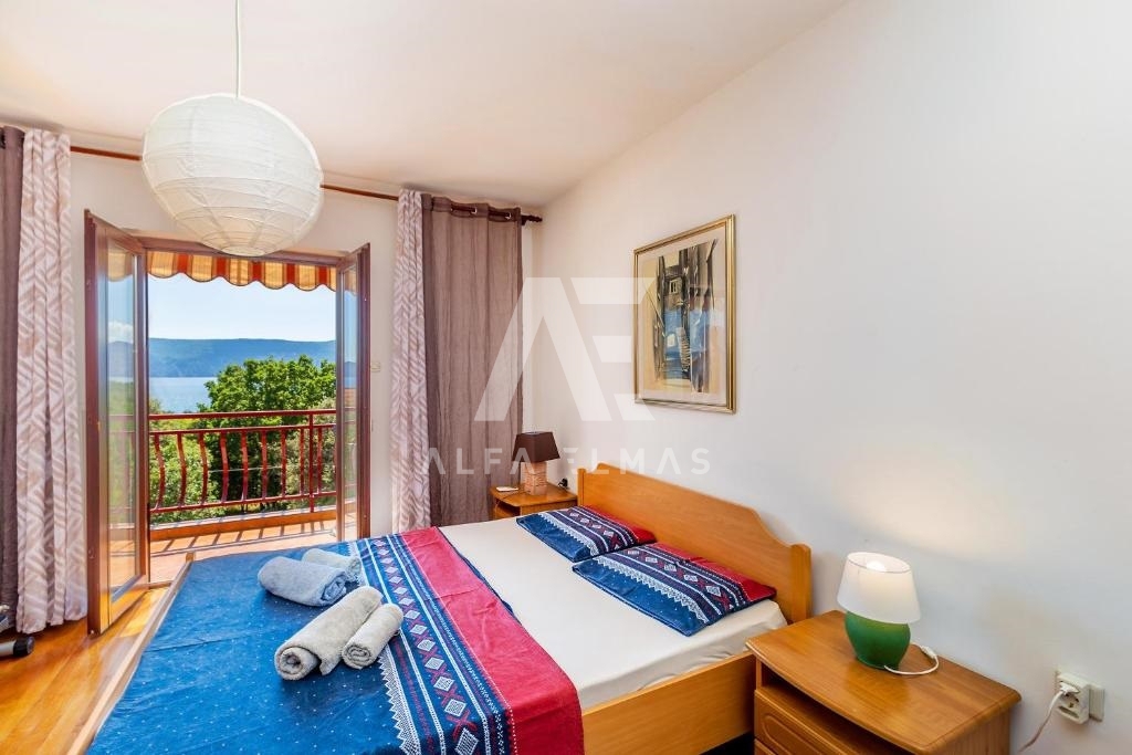 Krk, okolica, hiša s tremi apartmaji na mirni lokaciji! ID 84