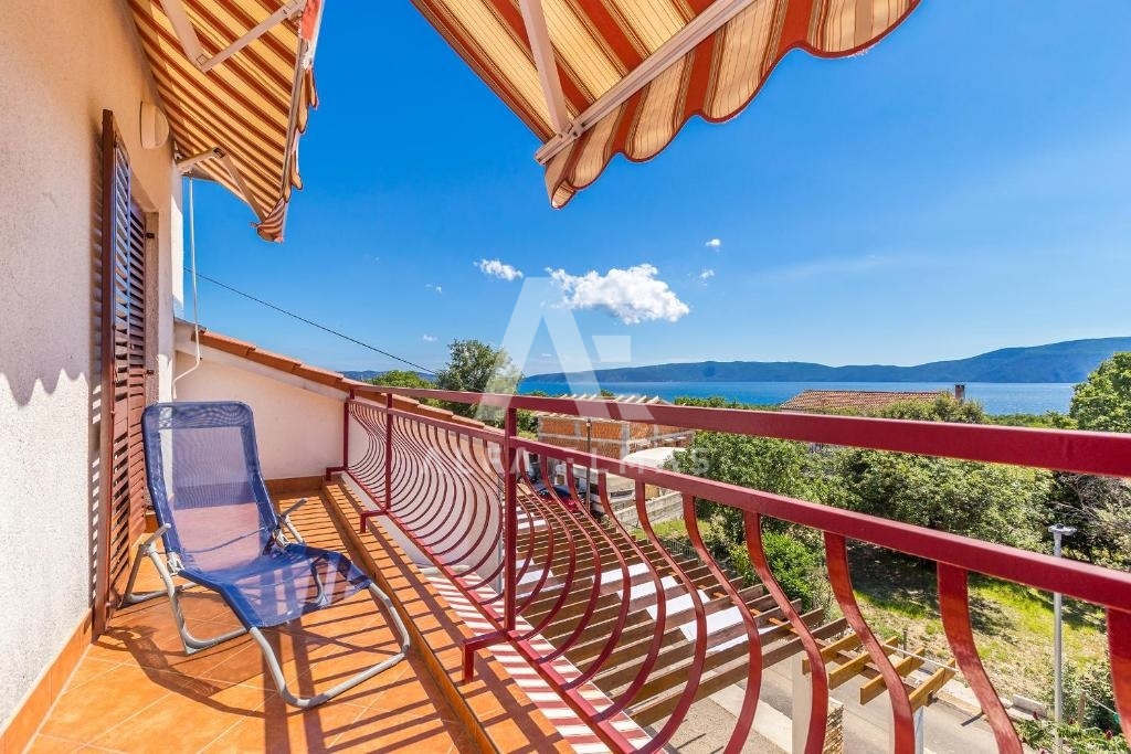 Krk, okolica, hiša s tremi apartmaji na mirni lokaciji! ID 84