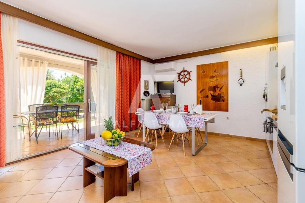 Krk, okolica, hiša s tremi apartmaji na mirni lokaciji! ID 84