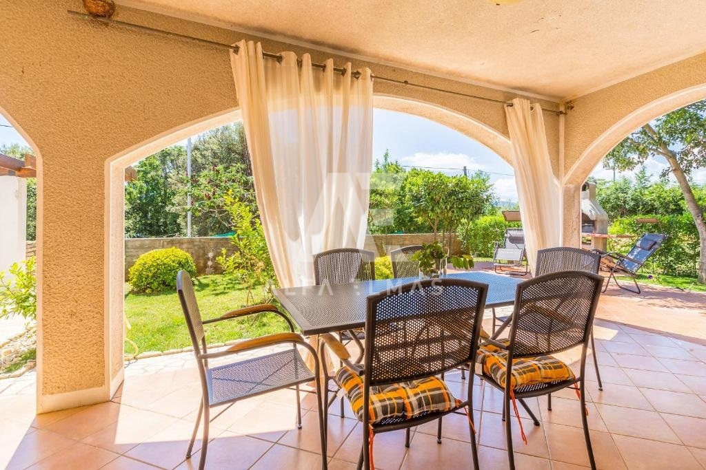 Krk, okolica, hiša s tremi apartmaji na mirni lokaciji! ID 84