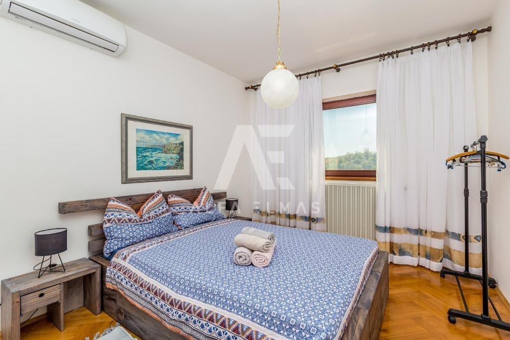 Krk, okolica, hiša s tremi apartmaji na mirni lokaciji! ID 84
