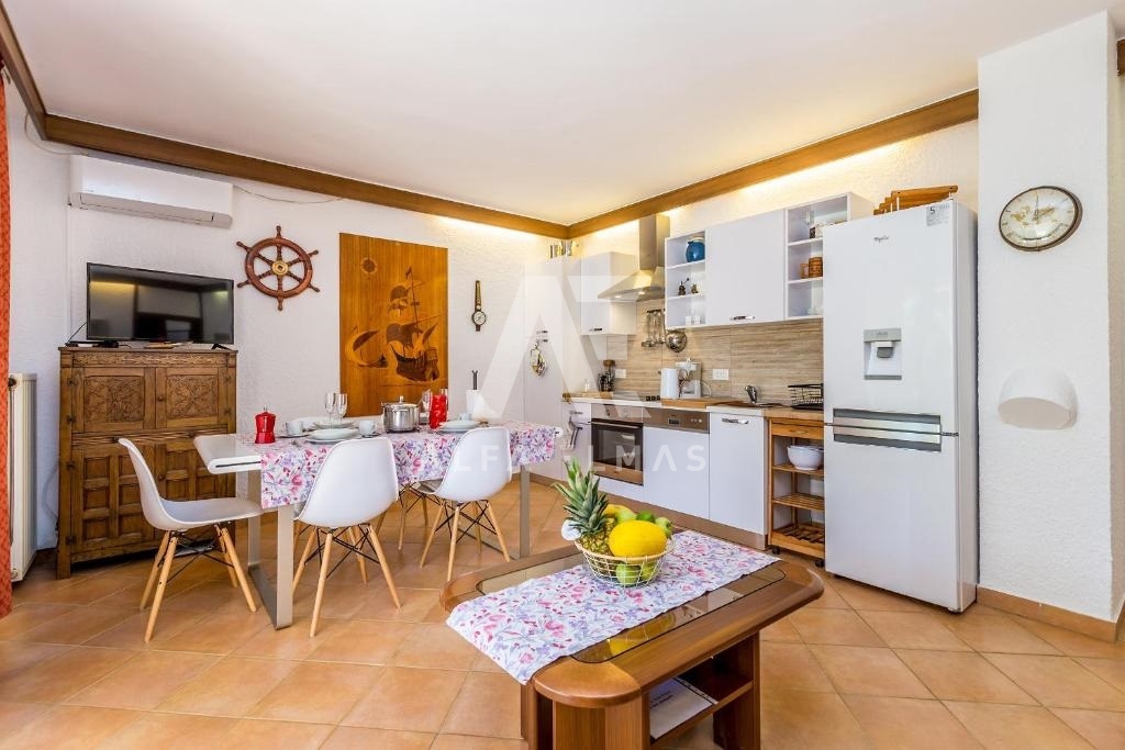 Krk, okolica, hiša s tremi apartmaji na mirni lokaciji! ID 84