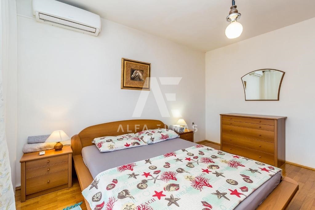 Krk, okolica, hiša s tremi apartmaji na mirni lokaciji! ID 84