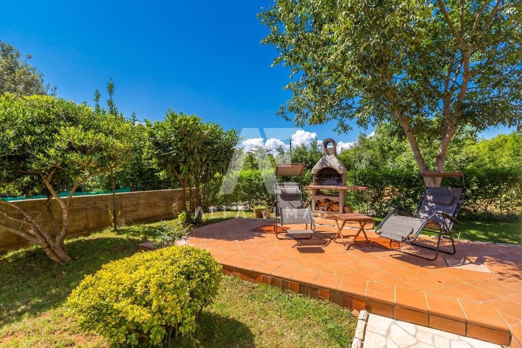 Krk, okolica, hiša s tremi apartmaji na mirni lokaciji! ID 84