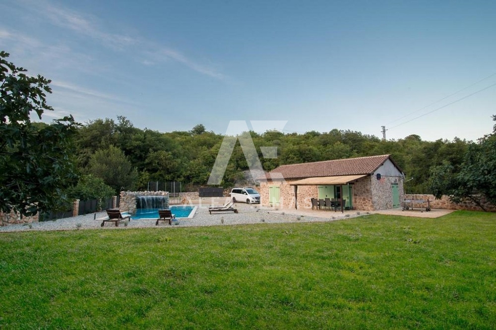 Vrbnik, kamnita hiša z bazenom in velikim dvoriščem! ID 117