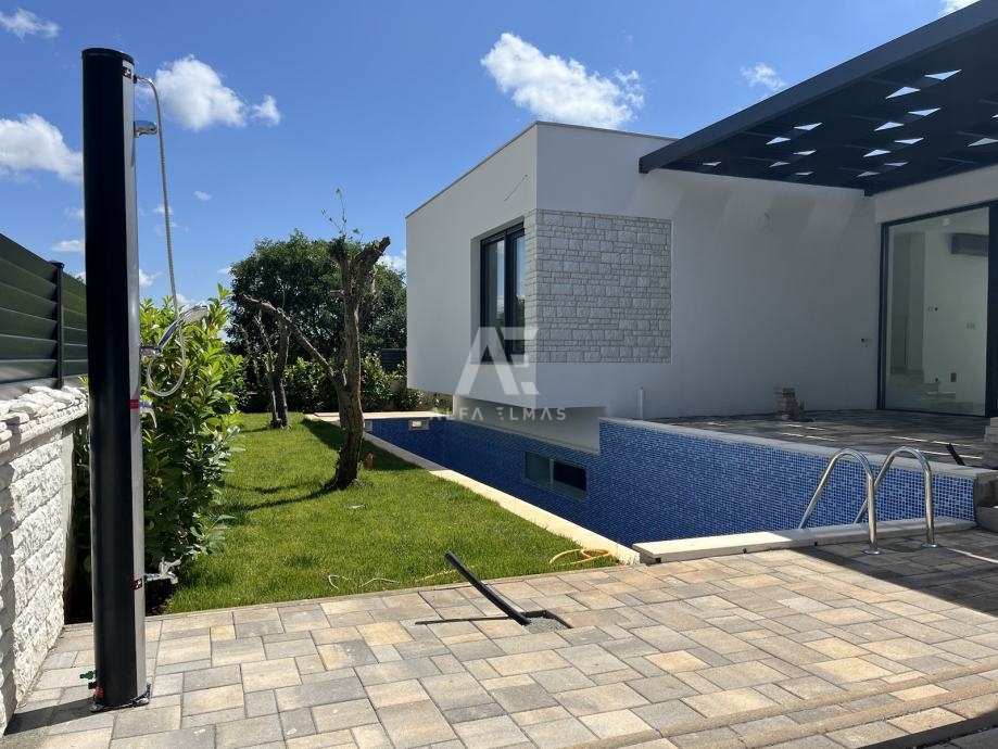 Luxury villa with a pool in a quiet location near Rovinj - ID 240