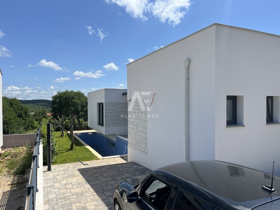 Luxury villa with a pool in a quiet location near Rovinj - ID 240