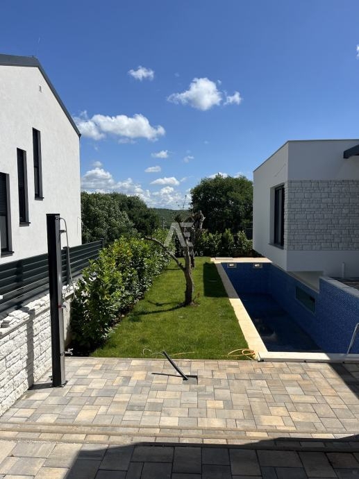Luxury villa with a pool in a quiet location near Rovinj - ID 240