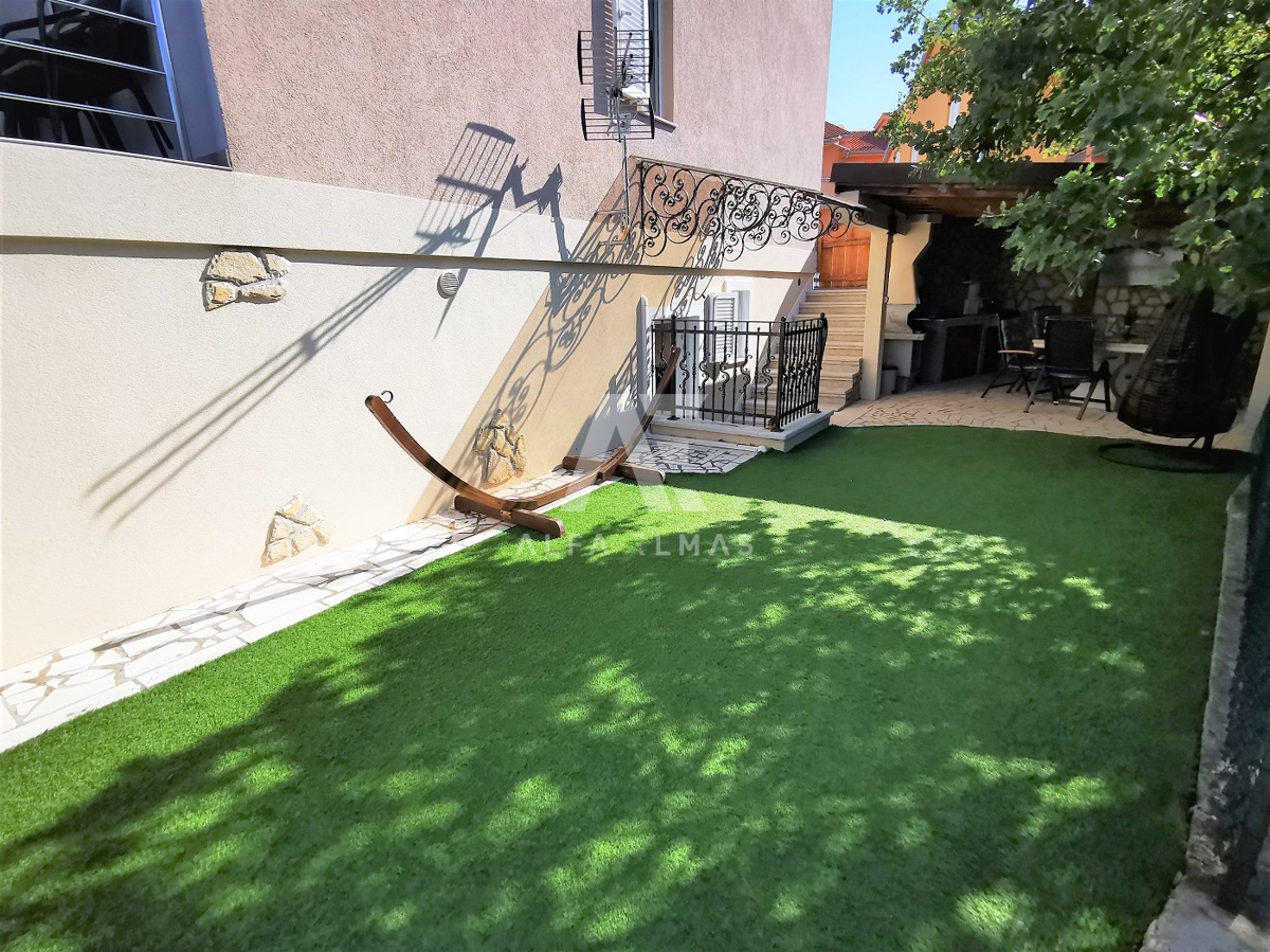 Šilo, stanovanje na mirni lokaciji z velikim dvoriščem!! ID 343