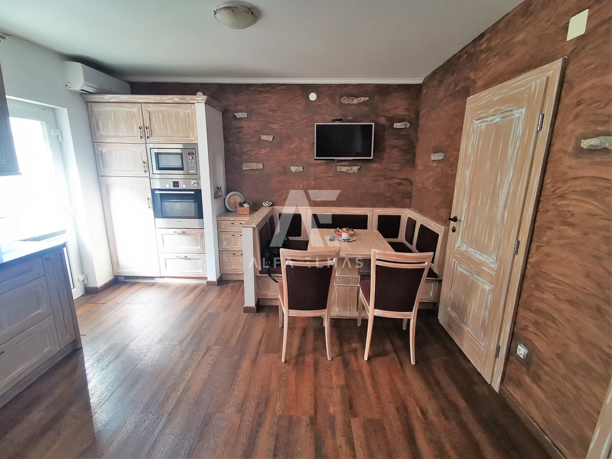 Šilo, stanovanje na mirni lokaciji z velikim dvoriščem!! ID 343