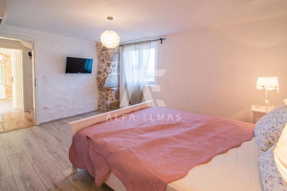 Vrbnik, okolica, rustikalna kamnita vila z bazenom!! ID 376