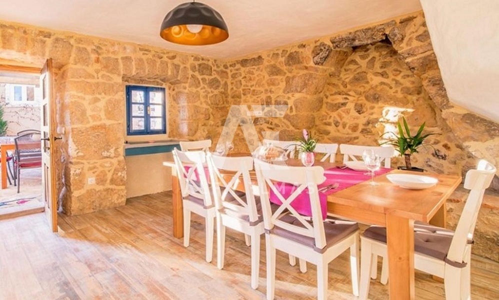 Vrbnik, okolica, rustikalna kamnita vila z bazenom!! ID 376