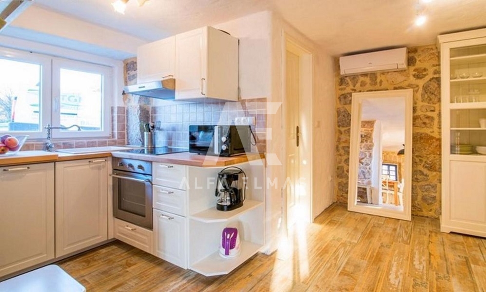 Vrbnik, okolica, rustikalna kamnita vila z bazenom!! ID 376
