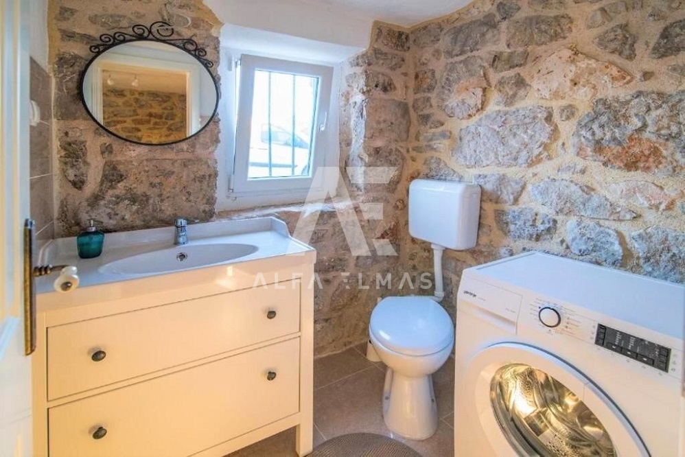 Vrbnik, okolica, rustikalna kamnita vila z bazenom!! ID 376