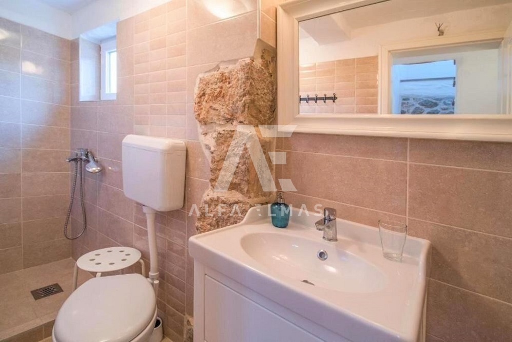 Vrbnik, okolica, rustikalna kamnita vila z bazenom!! ID 376
