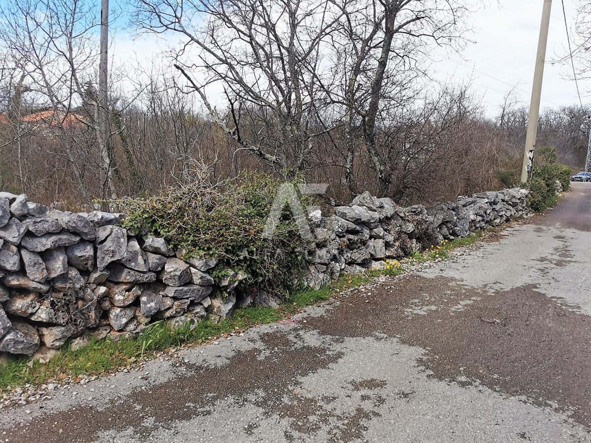 Dobrinj, okolica, zazidljivo zemljišče na mirni lokaciji!!