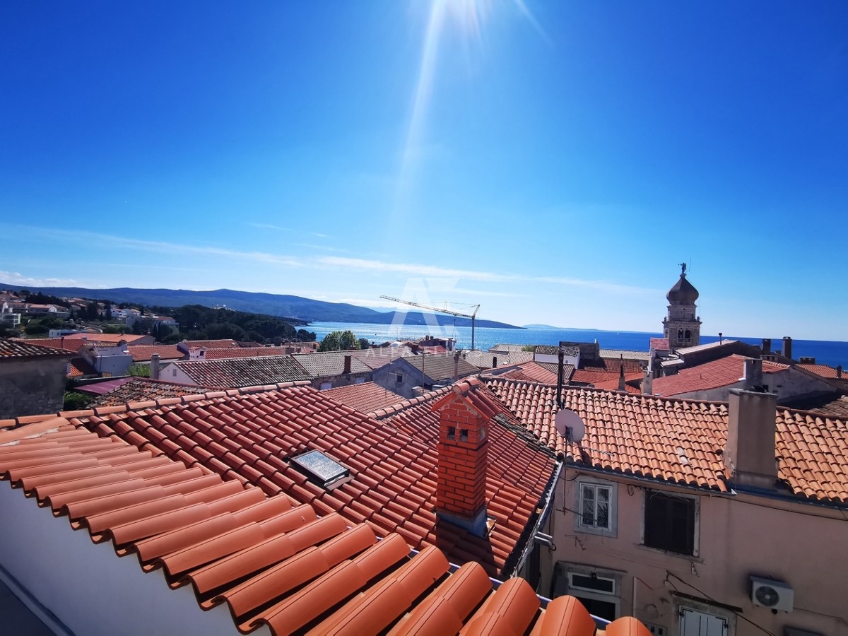 Krk, stari grad, peurejena kamnita hiša z vrtom in pogledom na morje na Krku - ID 546