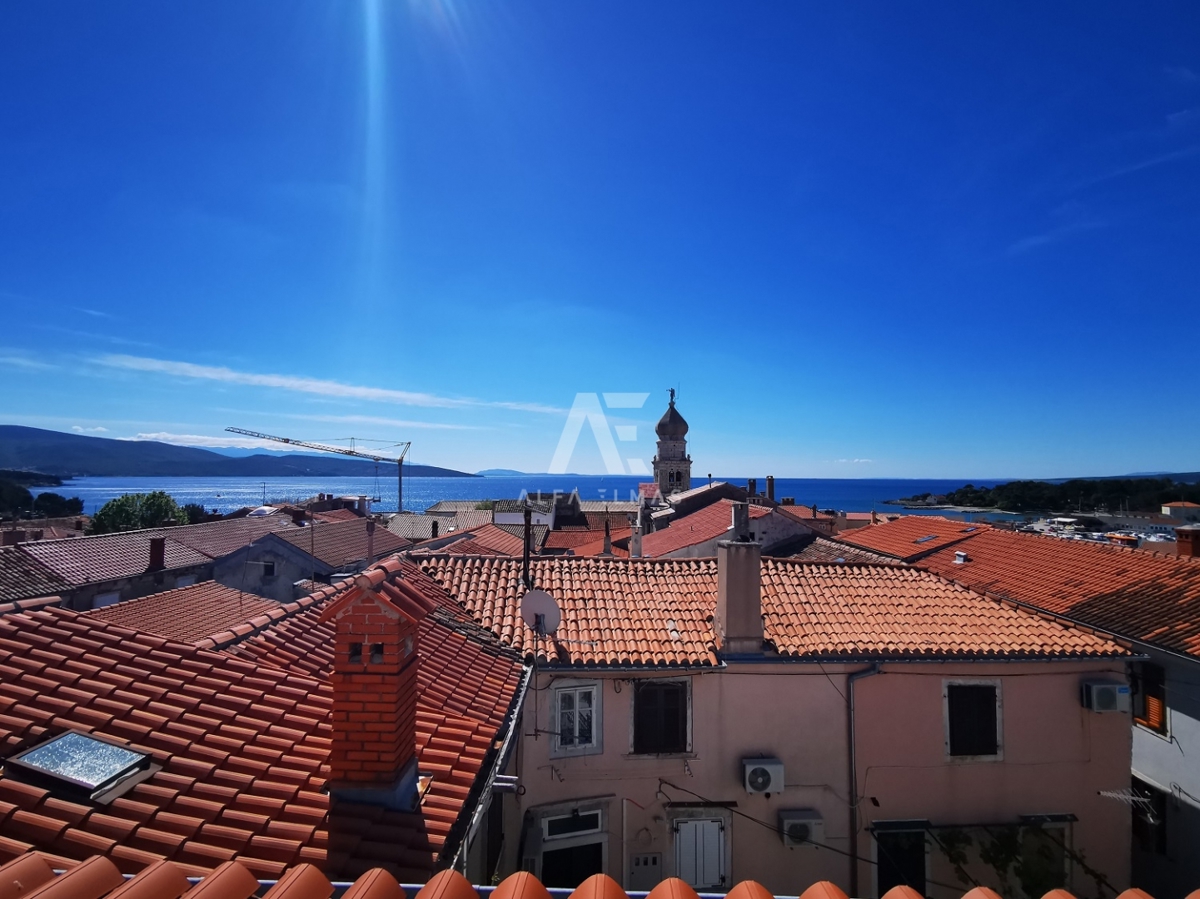 Krk, stari grad, peurejena kamnita hiša z vrtom in pogledom na morje na Krku - ID 546