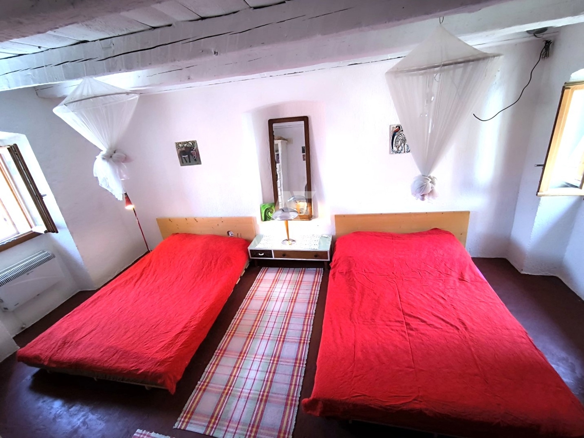 Vrbnik, Prodaja prenovljene kamnite vrstne hiše iz 11. stoletja