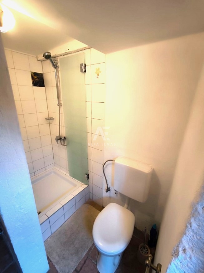 Vrbnik, Prodaja prenovljene kamnite vrstne hiše iz 11. stoletja