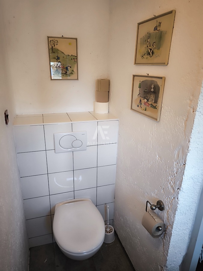 Vrbnik, Prodaja prenovljene kamnite vrstne hiše iz 11. stoletja