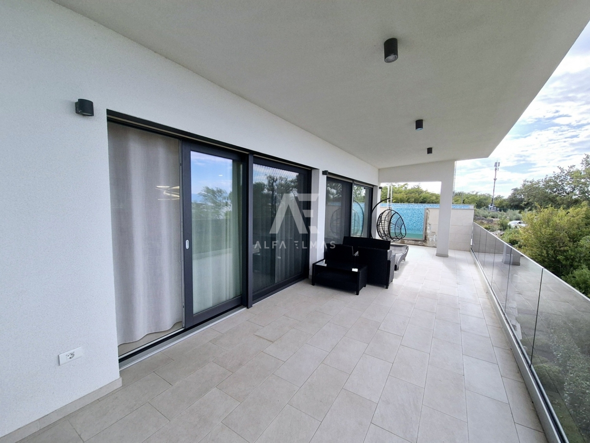 Malinska, razkošen penthouse z bazenom in pogledom na morje! ID 648