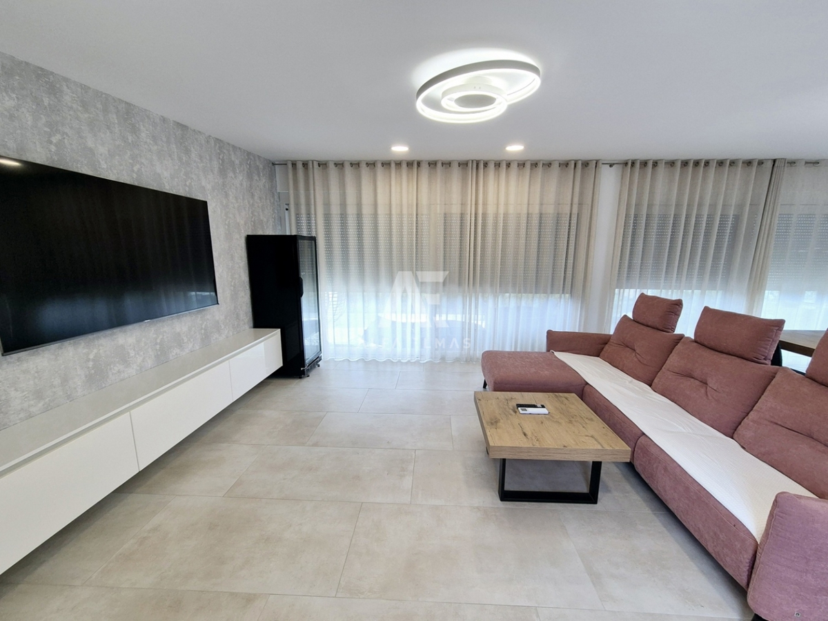 Malinska, razkošen penthouse z bazenom in pogledom na morje! ID 648