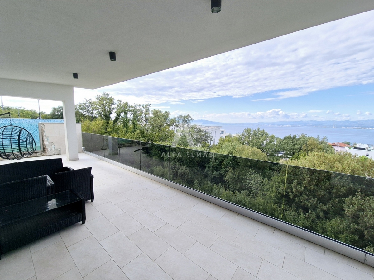 Malinska, razkošen penthouse z bazenom in pogledom na morje! ID 648