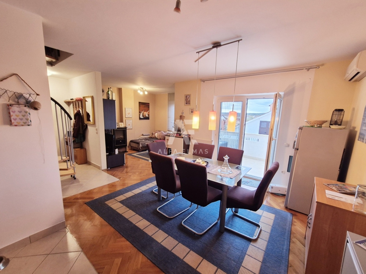 Malinska, dvoetažno stanovanje s pogledom na morje! ID 653