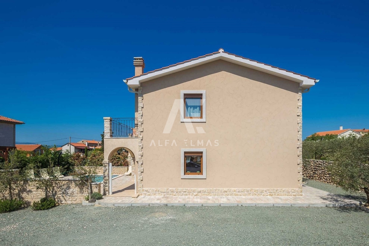 Krk, okolica, mediteranska hiša dvojček na mirni lokaciji, ID 65