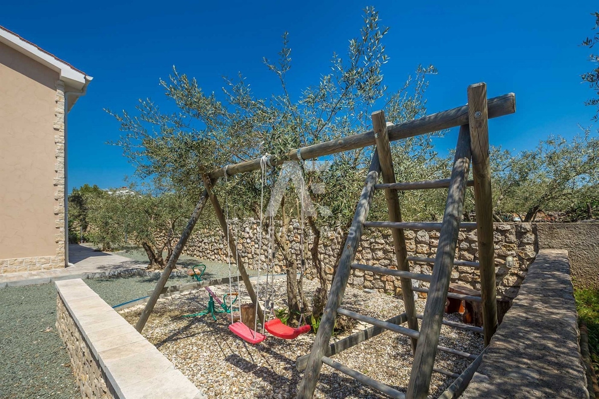Krk, okolica, mediteranska hiša dvojček na mirni lokaciji, ID 65