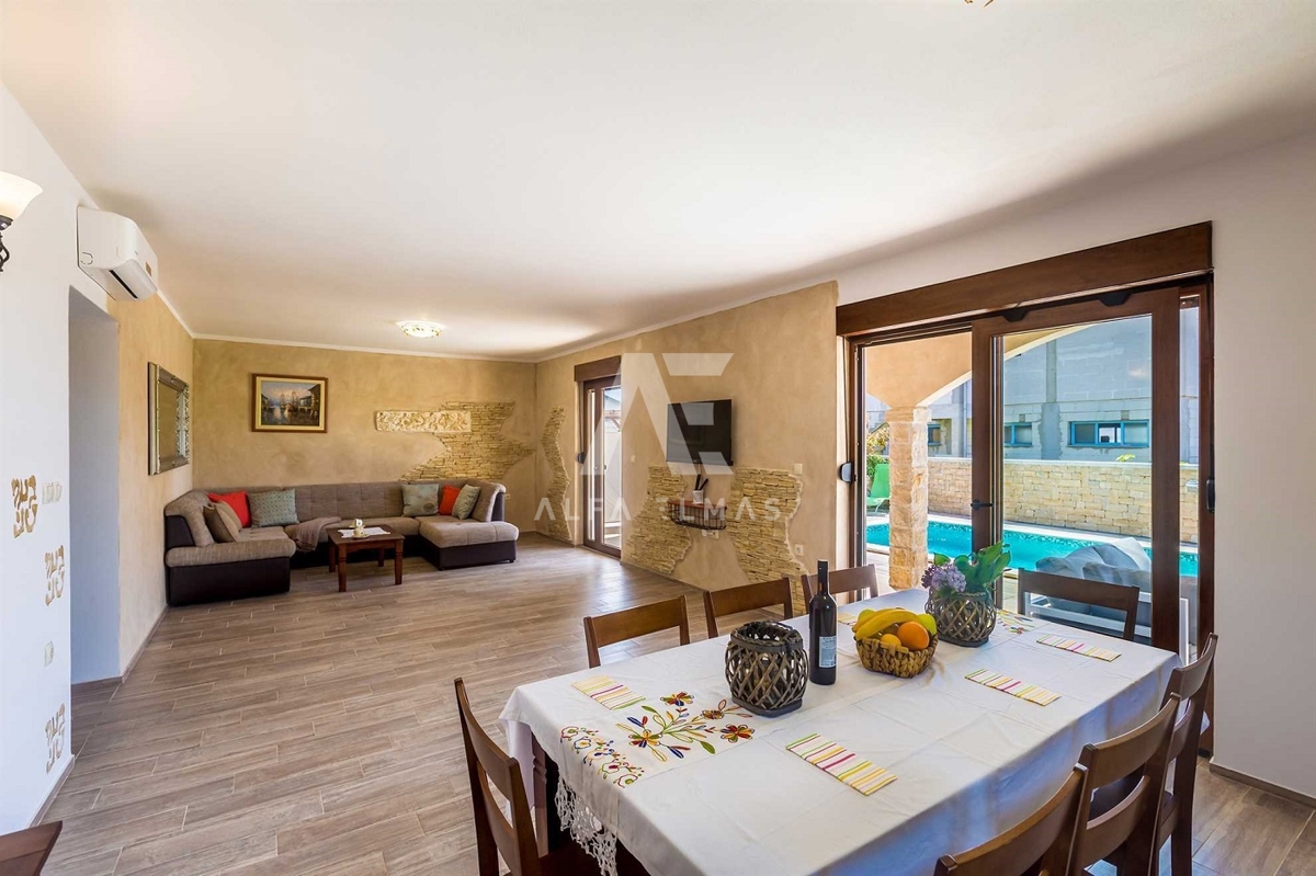 Krk, okolica, mediteranska hiša dvojček na mirni lokaciji, ID 65