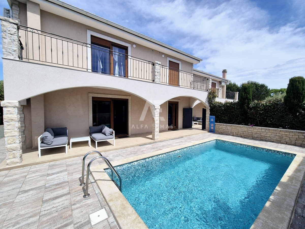 Krk, okolica, mediteranska vila z dvema dvoetažnima stanovanjema in dvema bazenoma! Uveljavljen turistični najem! ID 65