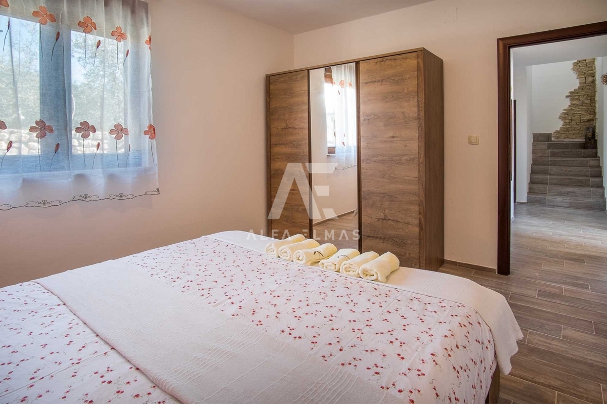 Krk, okolica, mediteranska hiša dvojček na mirni lokaciji, ID 65
