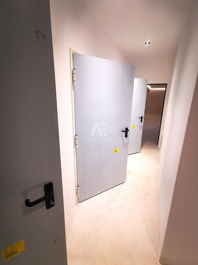 Krk, trisobni luksuzni apartma v pritličju urbane vile z bazenom!! ID 316
