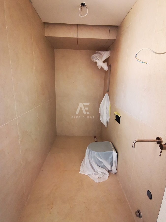 Krk, trisobni luksuzni apartma v pritličju urbane vile z bazenom!! ID 316
