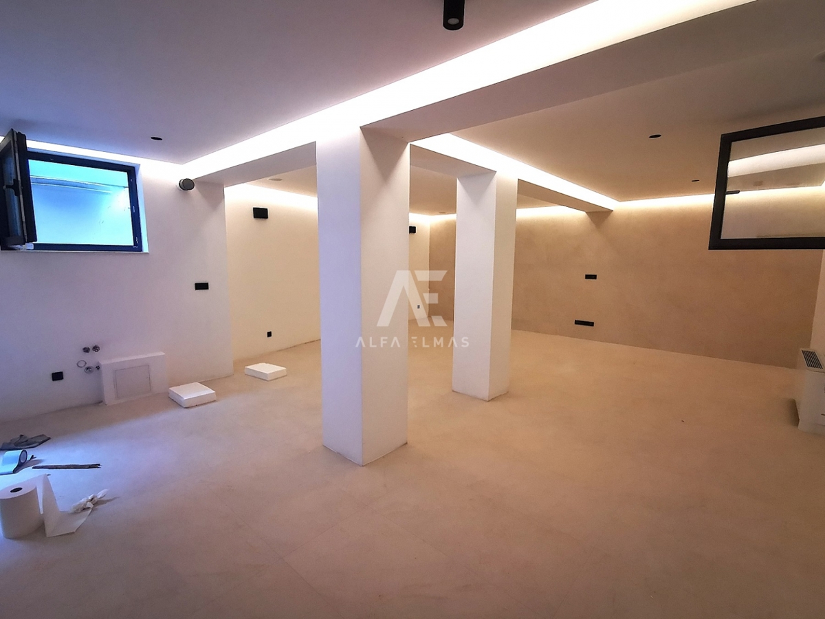 Krk, trisobni luksuzni apartma v pritličju urbane vile z bazenom!! ID 316