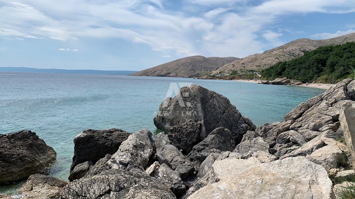 Stara Baška, gradbeno zemljišče prva vrsta do morja! ID 517